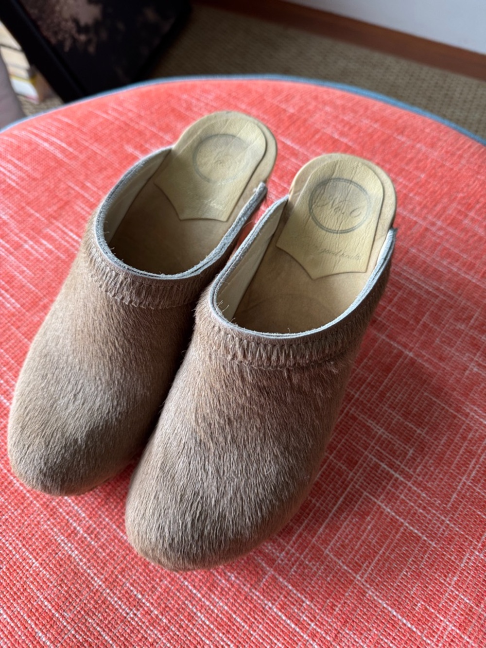 No 6 clogs, 36